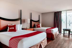 Postel nebo postele na pokoji v ubytování OYO Hotel Alice TX Hwy 281 West