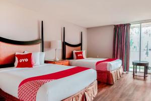 Postel nebo postele na pokoji v ubytování OYO Hotel Alice TX Hwy 281 West
