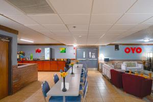 Restaurace v ubytování OYO Hotel Redwood Falls near Jackpot Casino