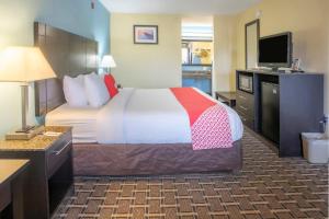 A bed or beds in a room at OYO Hotel Knoxville TN Cedar Bluff I-40