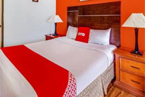Postel nebo postele na pokoji v ubytování Hotel Europa Ridgecrest