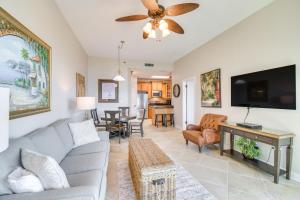 Μια τηλεόραση ή/και κέντρο ψυχαγωγίας στο Gulf Coast Luxury Getaway on Orange Beach with Views