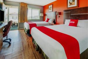 Postel nebo postele na pokoji v ubytování Hotel Europa Ridgecrest