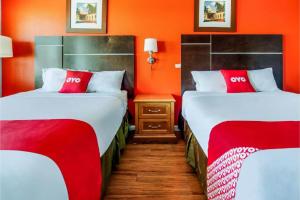 Postel nebo postele na pokoji v ubytování Hotel Europa Ridgecrest