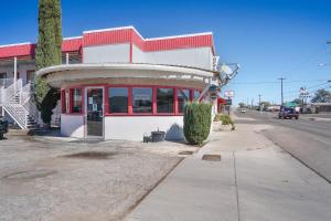 a store on the side of a street at OYO Alpine TX near Big Bend National Park in Alpine