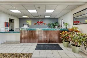 Ο χώρος του λόμπι ή της ρεσεψιόν στο OYO Hotel Grenada West