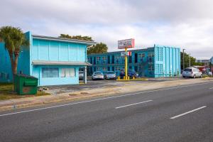 Budova, kde se motel nachází + 37 fotografií