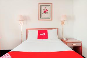 Postel nebo postele na pokoji v ubytování OYO Hotel Durham West Hills