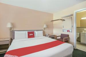 Postel nebo postele na pokoji v ubytování OYO Hotel Durham West Hills