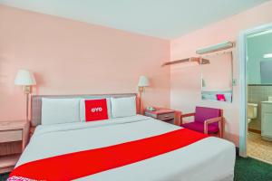 Postel nebo postele na pokoji v ubytování OYO Hotel Durham West Hills