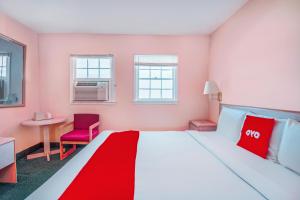 Postel nebo postele na pokoji v ubytování OYO Hotel Durham West Hills