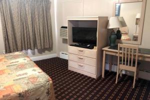 TV a/nebo společenská místnost v ubytování OYO Hotel Starlite Seneca Falls + 34 fotografií