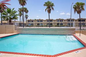 Bazén v ubytování OYO Hotel McAllen Airport South nebo v jeho okolí