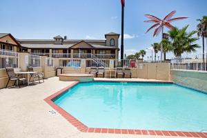 Bazén v ubytování OYO Hotel McAllen Airport South nebo v jeho okolí