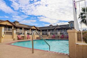 Bazén v ubytování OYO Hotel McAllen Airport South nebo v jeho okolí