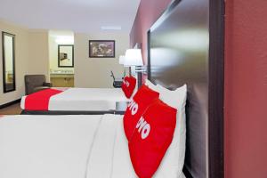 Postel nebo postele na pokoji v ubytování OYO Hotel McAllen Airport South