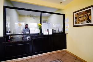 Η κουζίνα ή μικρή κουζίνα στο Cypress Inn & Suites Washington by OYO
