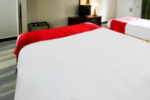 Ένα ή περισσότερα κρεβάτια σε δωμάτιο στο Cypress Inn & Suites Washington by OYO