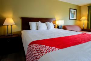 Ένα ή περισσότερα κρεβάτια σε δωμάτιο στο Cypress Inn & Suites Washington by OYO
