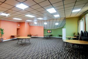 Οι επιχειρηματικές εγκαταστάσεις ή/και οι αίθουσες συνεδριάσεων στο Cypress Inn & Suites Washington by OYO +37 φωτογραφίες