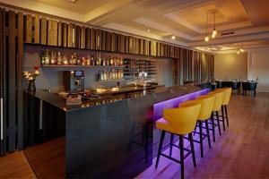 La sala de estar o bar de Hotel Örk