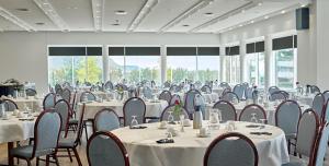 Un restaurant u otro lugar para comer en Hotel Örk