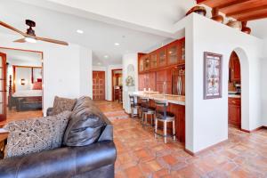 Χώρος καθιστικού στο H176 - Hamilton Cove Villa 1-76