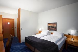 Una cama o camas en una habitación de Hotel Örk