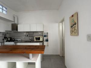 a kitchen with a wooden table in a room at Barcelona, grande y luminosa in Estación M.B Gonnet