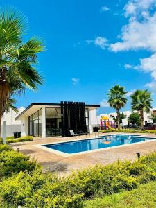 a swimming pool in front of a house at Comodidad con Alberca y Seguridad cerca de Galerías in Mazatlán