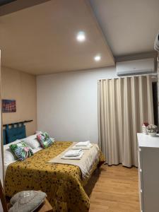 A bed or beds in a room at ORTIGIA 26