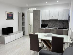 a kitchen with a white table and chairs in a room at Palummella in Sapri