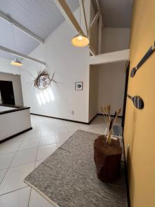 a living room with a spider on the wall at La Coquille in Praia de Araçatiba