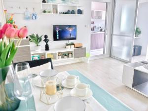 Dapur atau dapur kecil di Cozy Room Gym Pool View Walk to Central Festival
