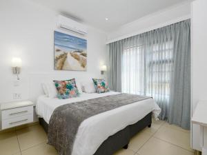Postel nebo postele na pokoji v ubytování Beachfront Luxury Villa - Private Pool & Sunset Views + 25 fotografií