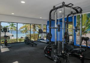 Fitness centrum a/nebo fitness zařízení v ubytování Beachfront Luxury Villa - Private Pool & Sunset Views