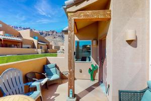 Casa con balcón con vistas a las montañas en Rim Vista 11A2, en Moab