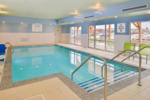 Πισίνα στο ή κοντά στο Holiday Inn Express & Suites - Chadron by IHG