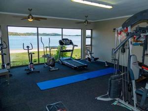 Fitness centrum a/nebo fitness zařízení v ubytování Beachfront Luxury Villa - Private Pool & Sunset Views