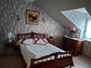 a bedroom with a bed with a red and white blanket at Demeure des Lions in Bouzeron