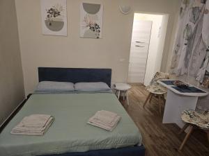 a small bedroom with a bed and a table at Dolce Dormire in Vigevano