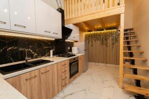 Una cocina o cocineta en Platanos House Salakos - Christmas Mountain Getaway