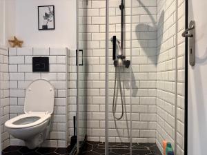 A bathroom at B&B Boutique Two Bedrooms Apartments