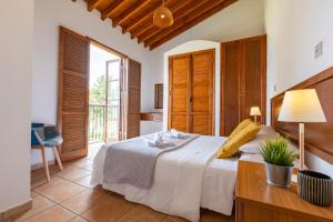 a bedroom with a bed and a table with a lamp at Ferienhaus In Polis Chrysochous Mit Offenem Kamin in Polis Chrysochous