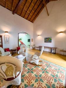 a living room with white chairs and a rug at Casa Dardanelo in Granada