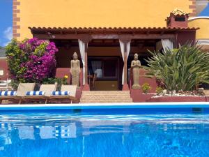 Bazén v ubytování Villa Zen Adeje Piscina privada climatizada nebo v jeho okolí