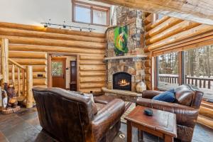 Gallery image of Blue River Escape with Private Studio & Hot Tub in Blue River +35 photos