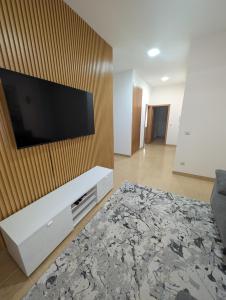 Μια τηλεόραση ή/και κέντρο ψυχαγωγίας στο Apartamento Sol e Mar