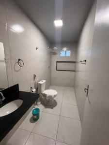 Bilik mandi di Pousada Flat Lourdes Residence +16 gambar