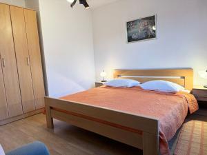Un pat sau paturi într-o cameră la Apartments Nives